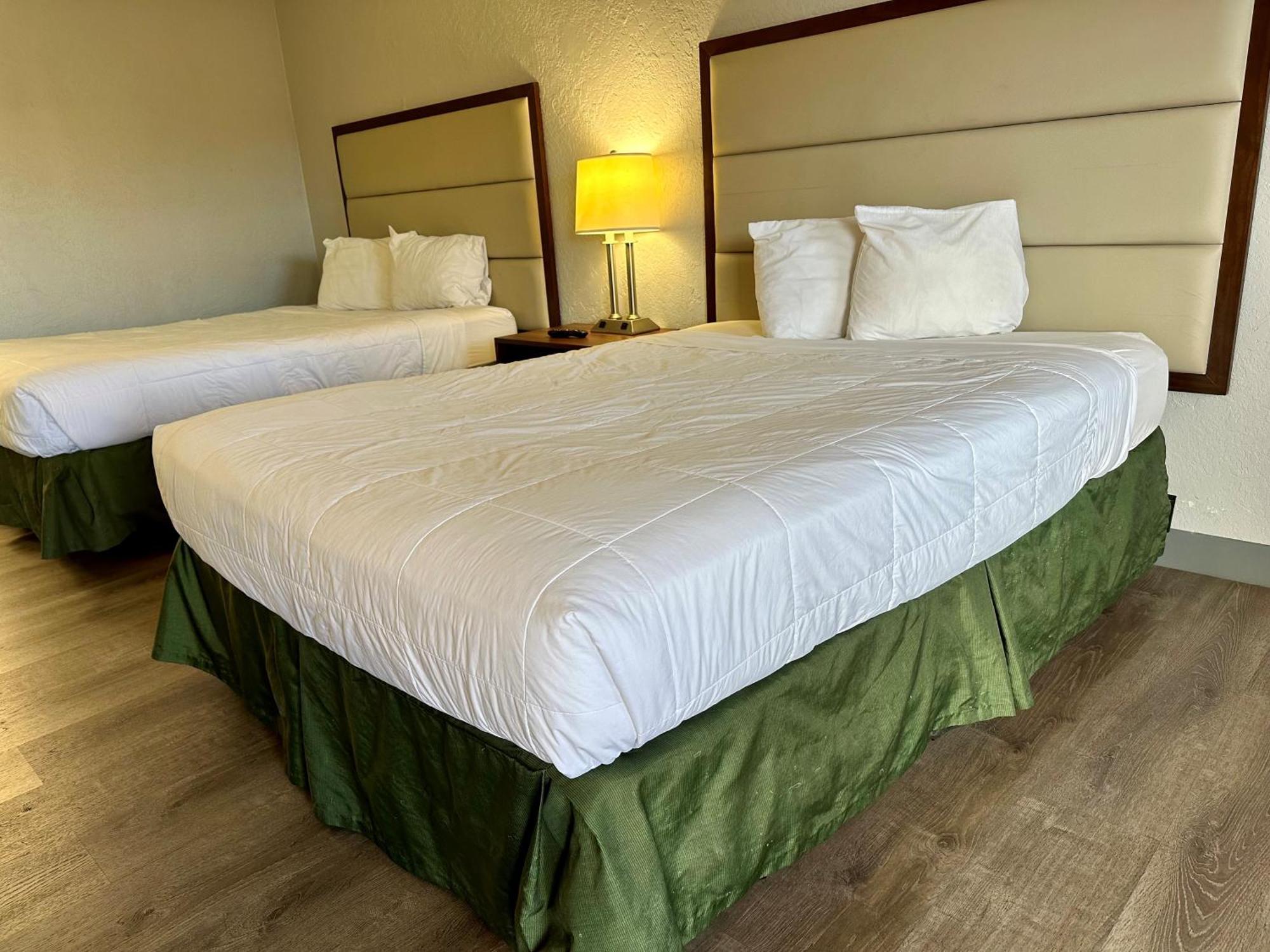 كينغمان Silver Queen Inn المظهر الخارجي الصورة