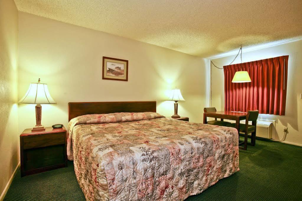كينغمان Silver Queen Inn الغرفة الصورة