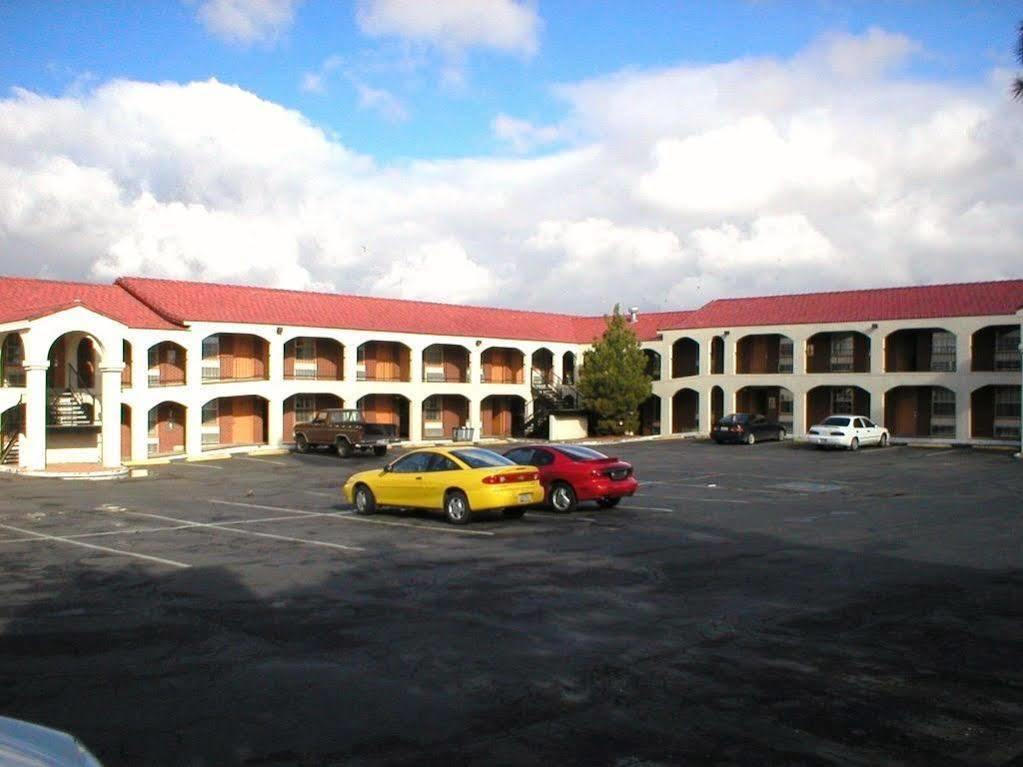 كينغمان Silver Queen Inn المظهر الخارجي الصورة