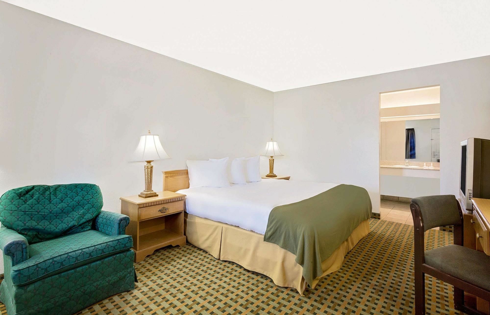 كينغمان Silver Queen Inn المظهر الخارجي الصورة